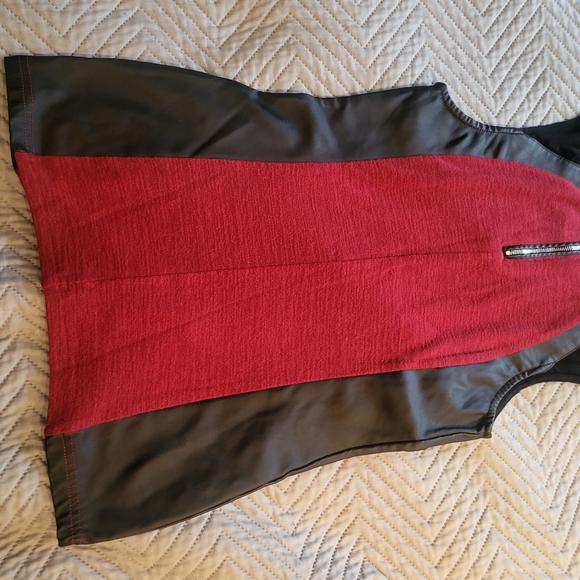 Foxy - Picture 2 of 3